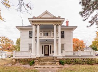 918 E 9th Ave, Winfield, KS 67156