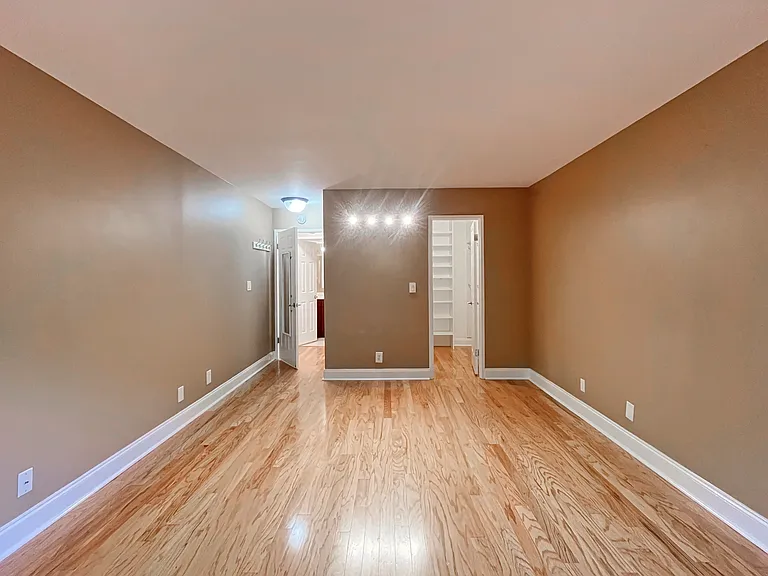 8370 Greensboro Dr #118 — Photo 7