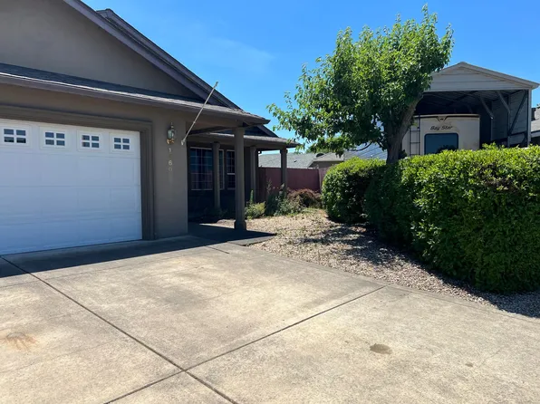 1460 Oxford Cir, Central Pt, OR 97502