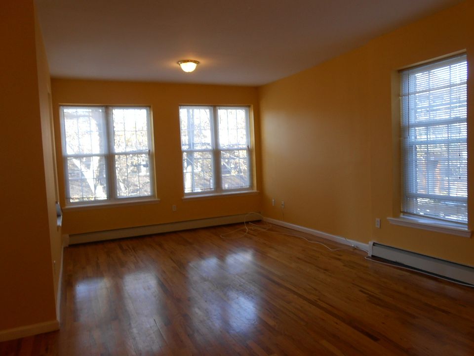 2nd image of 281 Fountain Ave #6