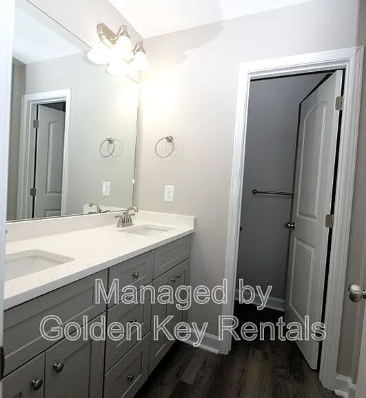 506 W 1st St — Photo 10