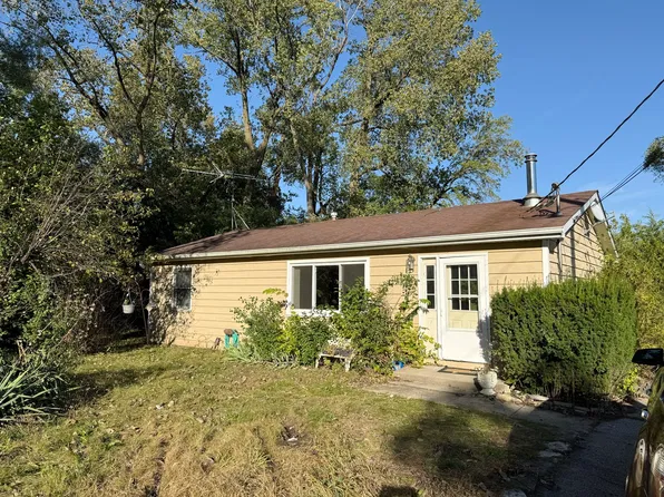 85 Hilldale Rd, Fox Lake, IL 60020