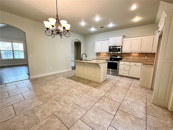 5th image of 2554 N Trafalger Dr