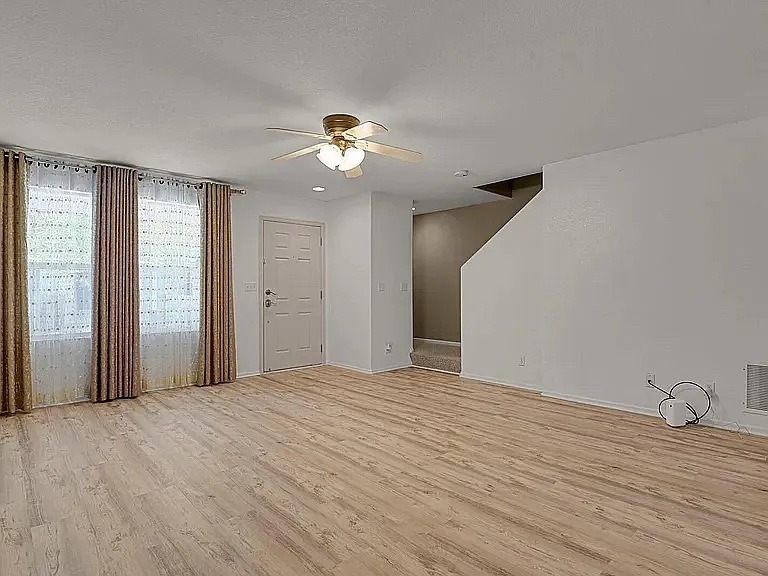 19030 E 58th Ave — Photo 8
