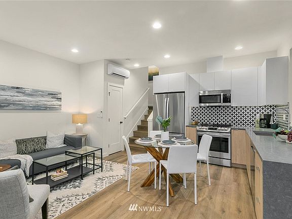 4th image of 920 A NW 54th Street