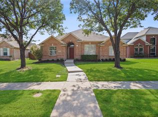 1813 Garrett Dr, Carrollton, TX 75010