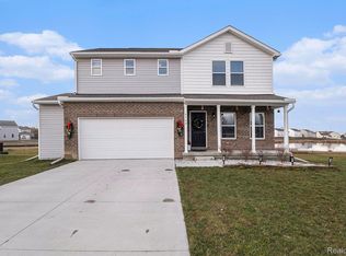 6160 Crooked River Dr, Swartz Creek, MI 48473