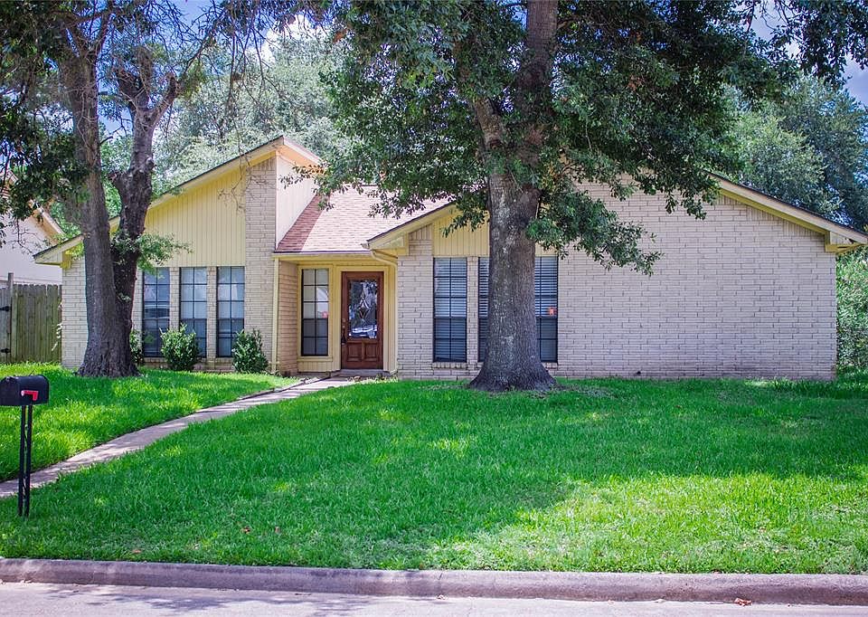 1st image of 18619 Wood Glen Ln