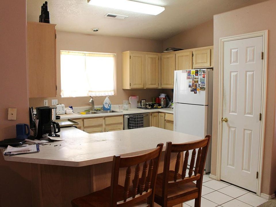 2nd image of 148 E Arrowweed Way