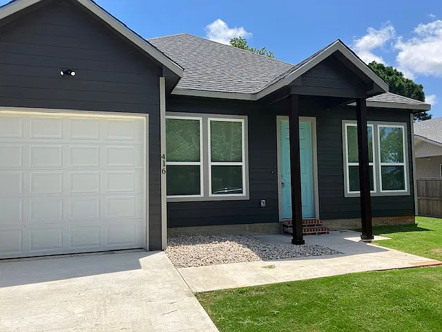 3 bed, 1300 sqft, $1,825 — Photo 2
