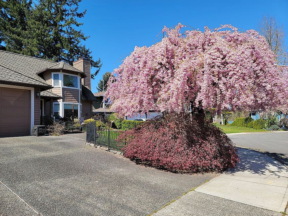  landscaping w/sprinkler sys