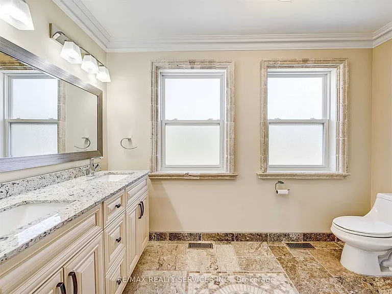 1570 Tipperary Ct — Photo 27