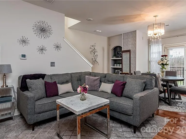 744 Seigle Point Dr — Photo 7