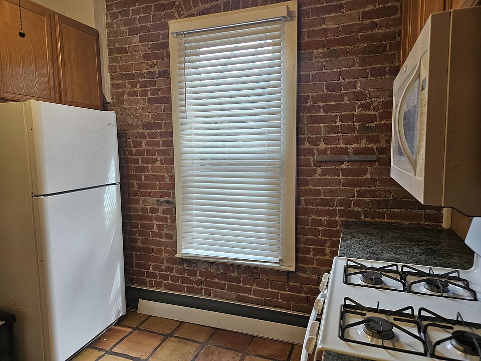 Kitchen. Exposed brick