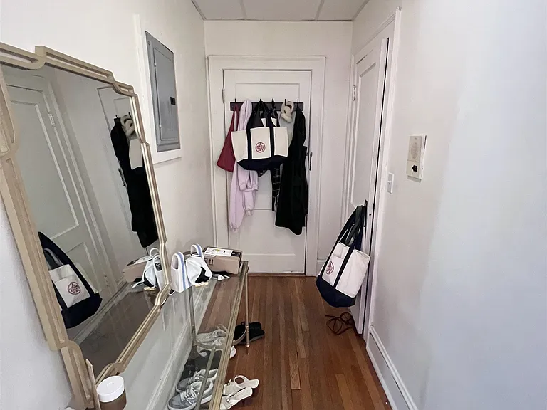 30 College Ave — Photo 4