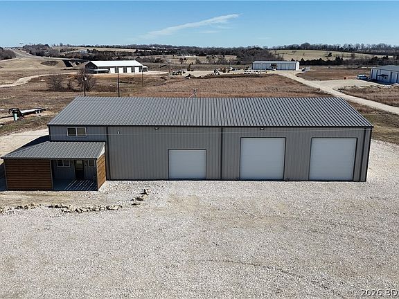 2nd image of 1196 S View Rd