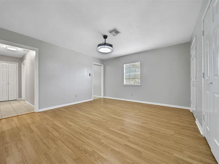 307 Lawrence St — Photo 8