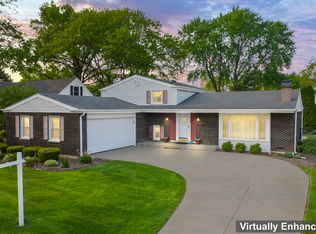204 W Victoria Ln, Arlington Heights, IL 60005