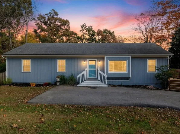 3234 Woodview Rd, Roanoke, VA 24018