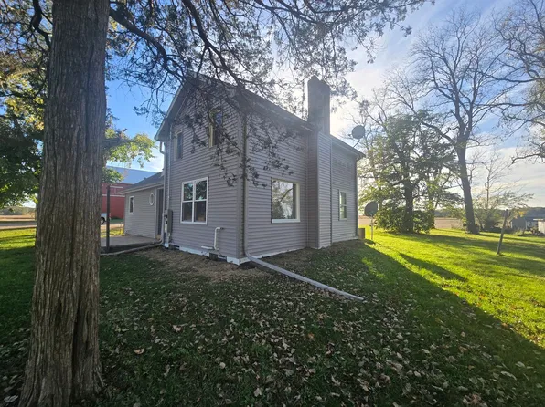 29205 7th St, Burlington, WI 53105