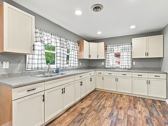 2nd image of 406 Grady St