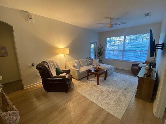 3rd image of 10550 Baymeadows Rd Unit 327
