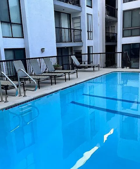 906 N Doheny Dr #512 — Photo 32