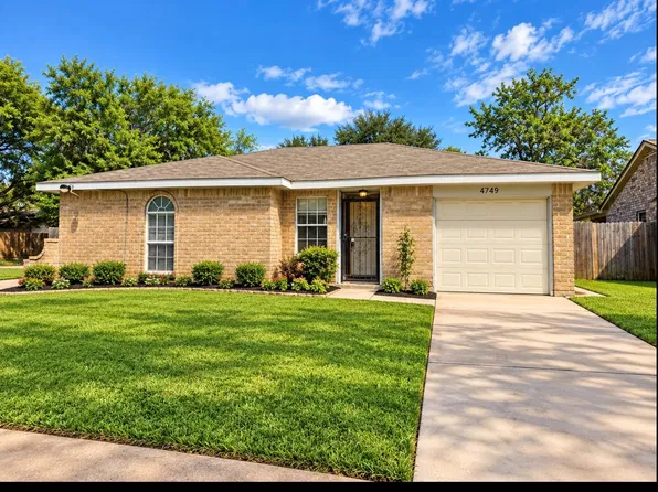 4749 E Ridge Creek Dr, Houston, TX 77053