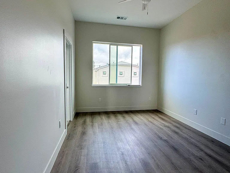 576 Marin Ave — Photo 11