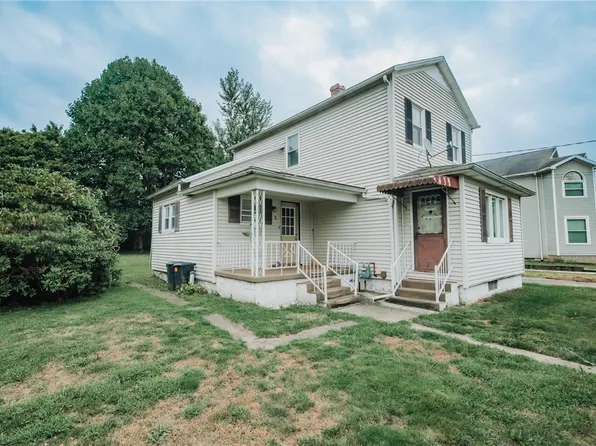 6 2nd St, Lucernemines, PA 15754