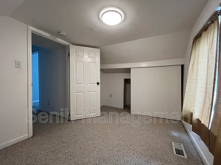 2527 Hartline Dr — Photo 4
