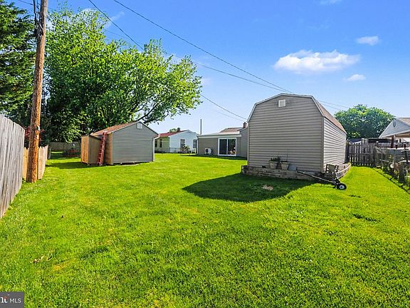 5th image of 39 Shirley Dr