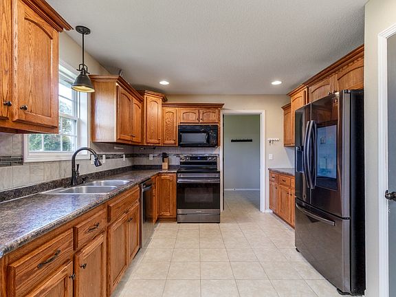 4th image of 20485 Stagecoach Rd