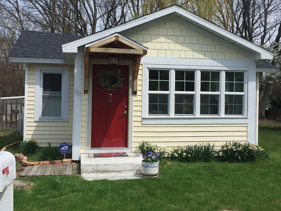 1st image of 99 S Taylor St