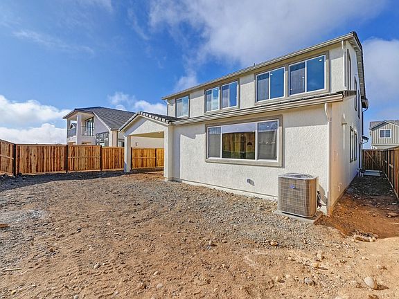 Mountaingate 34 Exterior