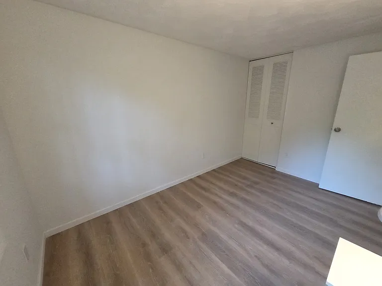 735 Southbriar Rd — Photo 13