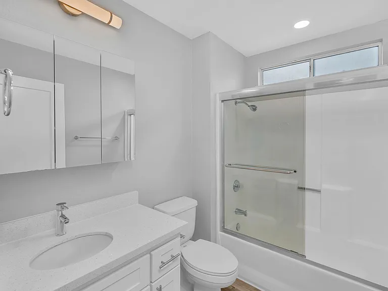 Summerview Apts — Photo 12