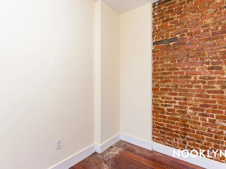 117 S 4th St #21 — Photo 37
