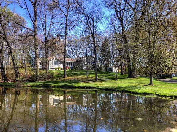 195 Margaret Lane, Orange, CT 06477