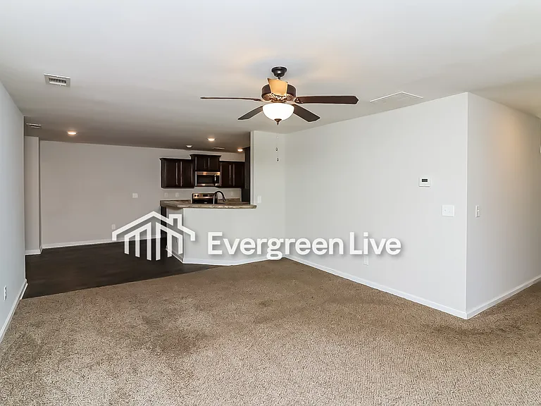 215 Cynthia Ct — Photo 5