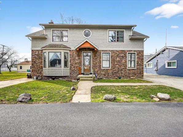 5854 E Woodland Dr, Port Clinton, OH 43452