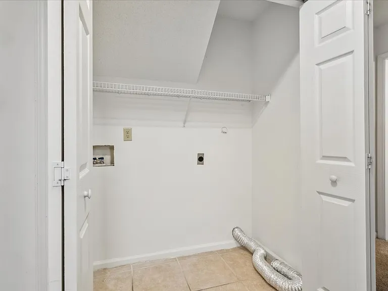 215 Old Bridge Ct — Photo 20