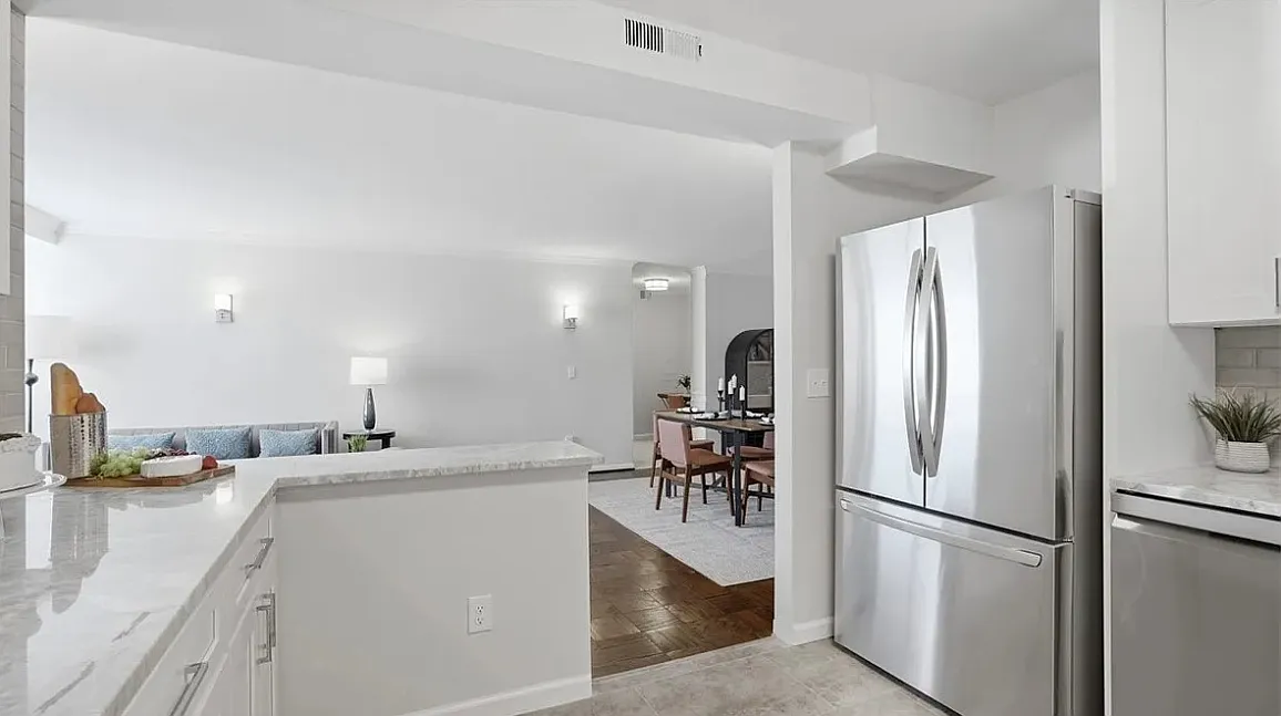 2 bed, 1385 sqft, $2,200 — Photo 4