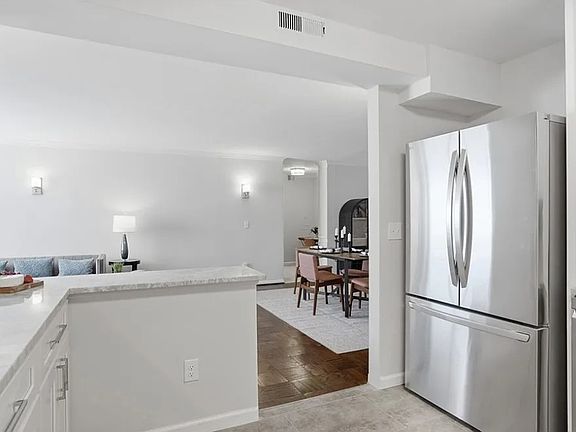 4th image of 220 N Dithridge St APT 507