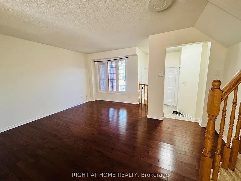 1069 Marconi Ave — Photo 8