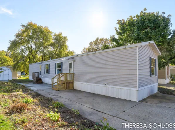 14504 Winding Creek Ln, West Olive, MI 49460