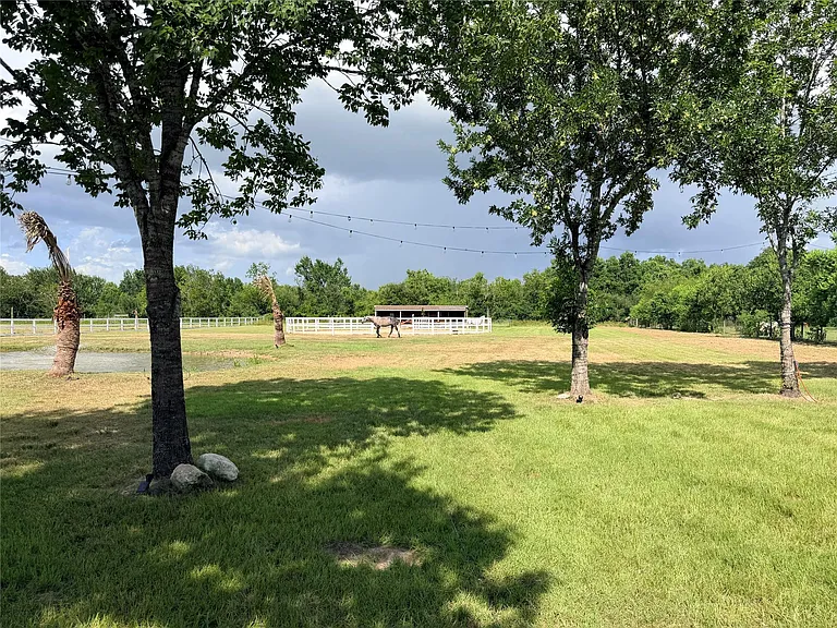 8118 S Hamilton Rd — Photo 19
