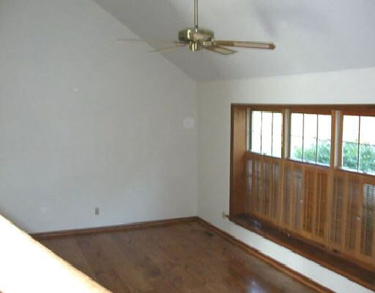 4th image of 46 ROSSMAN Circle