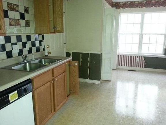 5th image of 112 Towbridge Dr