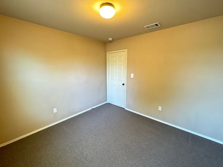 2725 Lovers Ln — Photo 25